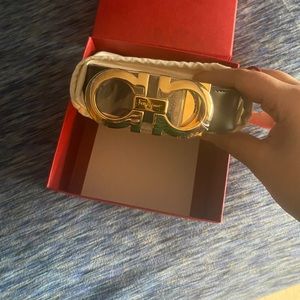 Salvatore Ferragamo belt size 32